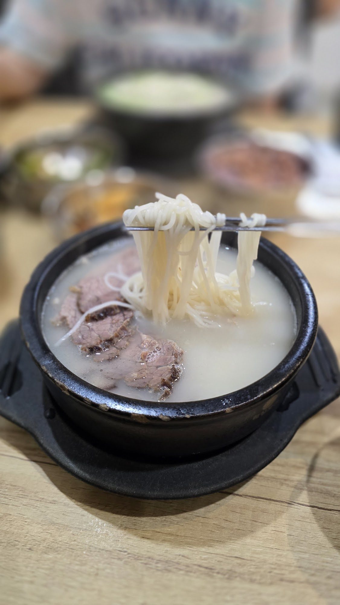 Onga's seolleongtang, milky ox-bone soup